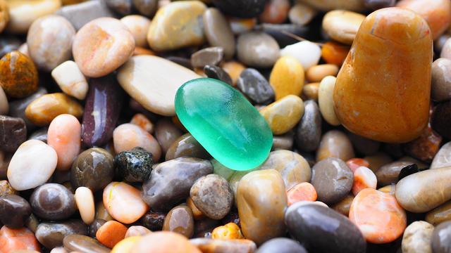 How could we compare and group rocks based on their appearance?