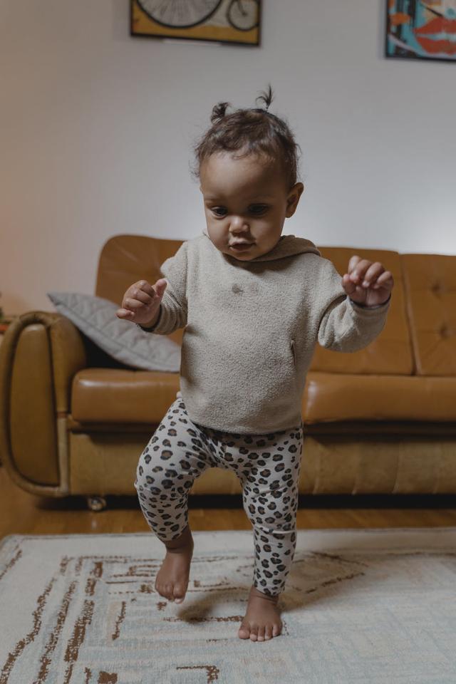 Starting with the earliest, order the stages in a human baby’s development.