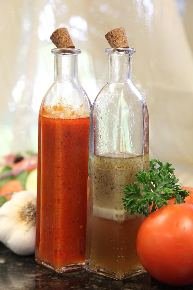 A salad <span class="blank">______</span> is a sauce for salads.
