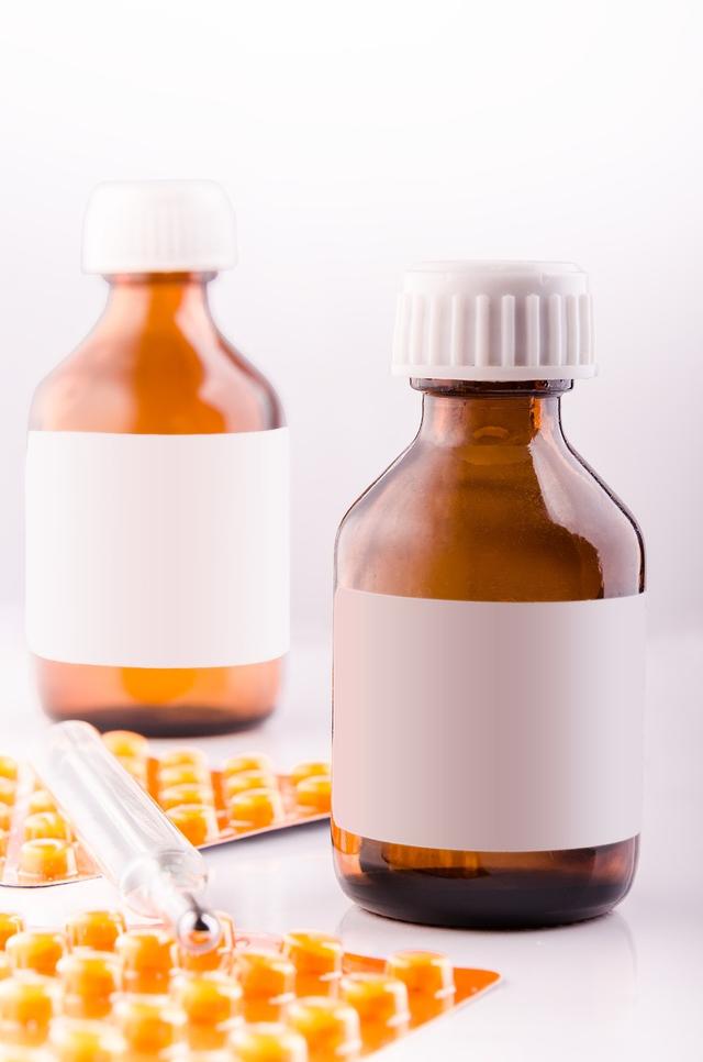 How can we reduce the emergence and spread of antibiotic resistance?