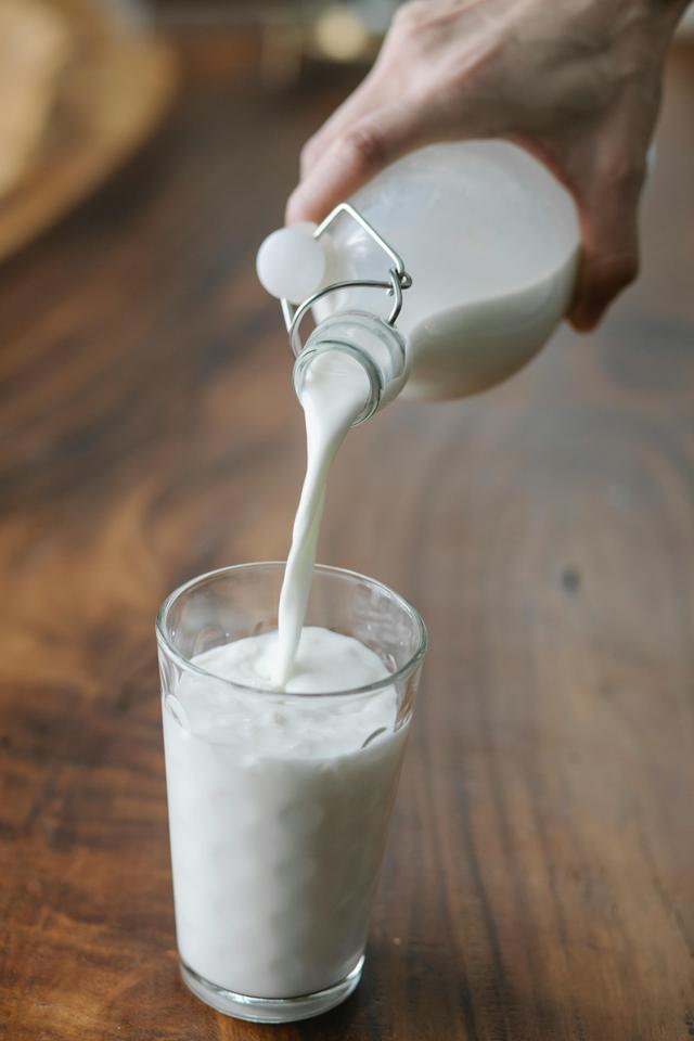 Identify which of the following are liquid at room temperature.