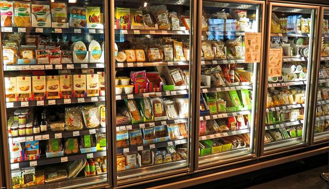 The nutritional information of most pre-packed food in the UK can be found on the <span class="blank">______</span>.