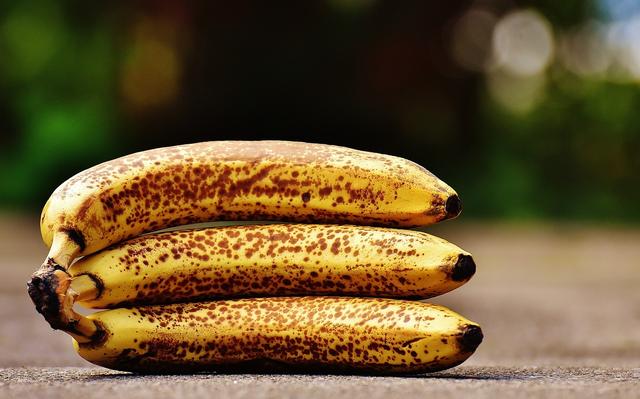 A banana is over-ripe and has caused the other fruit in the fruit bowl to ripen. Which plant hormone was the banana producing to cause this?